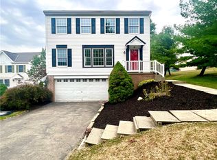 8 Horseshoe Cir W, Canonsburg, PA 15317