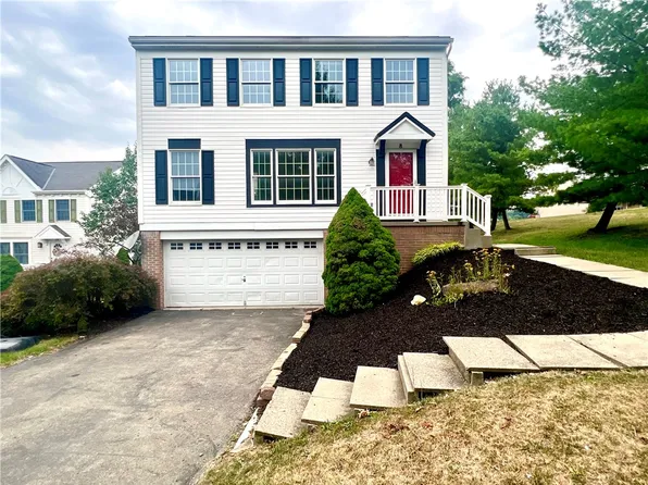 8 Horseshoe Cir W, Canonsburg, PA 15317