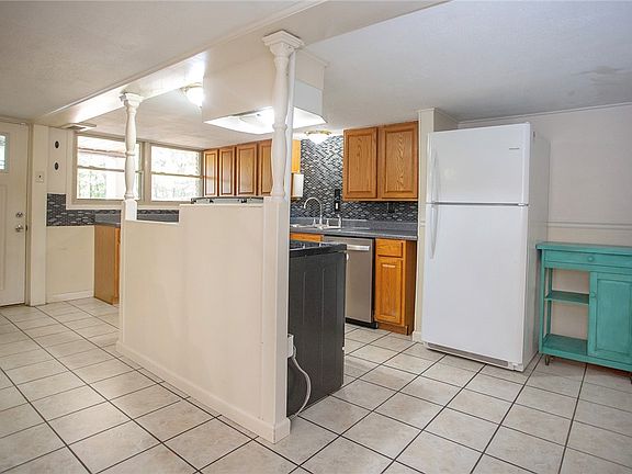 5th image of 18 Armer Ln