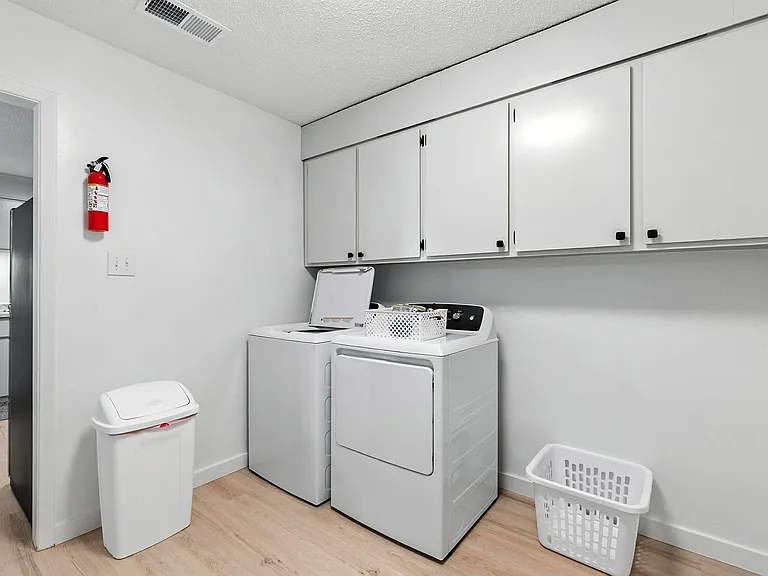 1726 Greenwood Cir — Photo 39