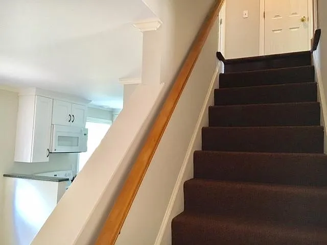 20 Hobart Ln — Photo 11