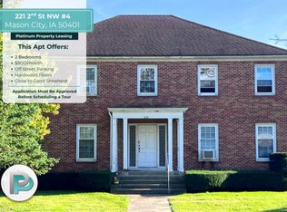 221 2nd St NE #4, Mason City, IA 50401