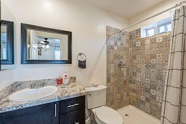 427 Sykes Cir — Photo 5