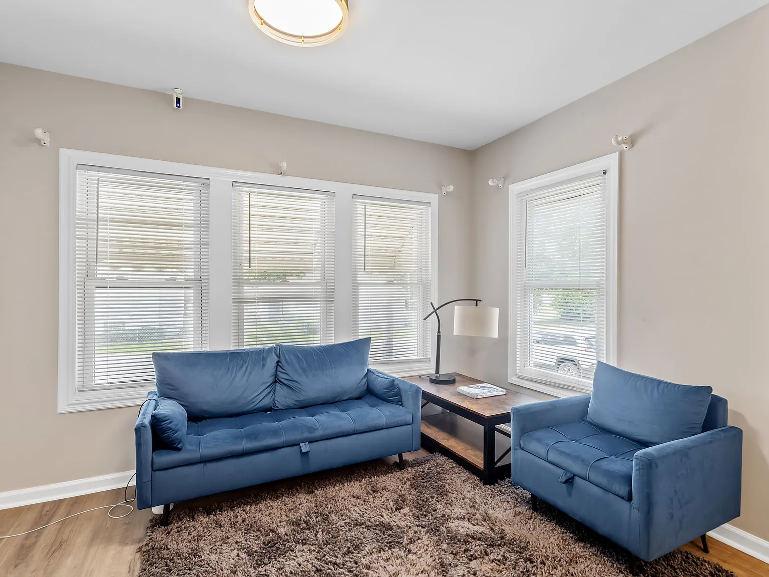 8 bed, 1142 sqft, $750 — Photo 3