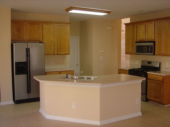 Kitchen w/ Island