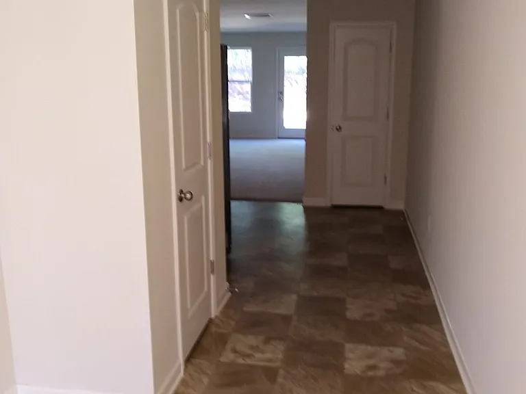 406 Erin Ct — Photo 2