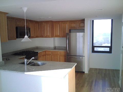 4th image of 11624 Grosvenor Ln APT 18B