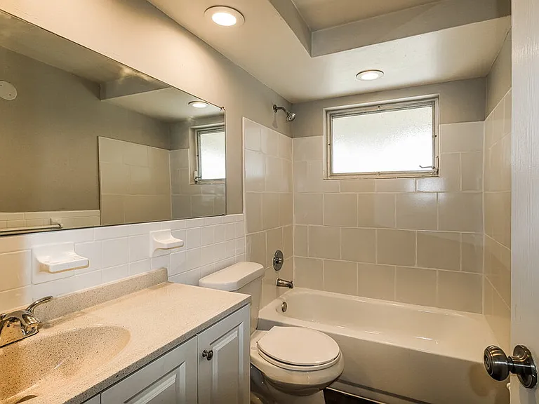 1012 Normandy Blvd — Photo 14