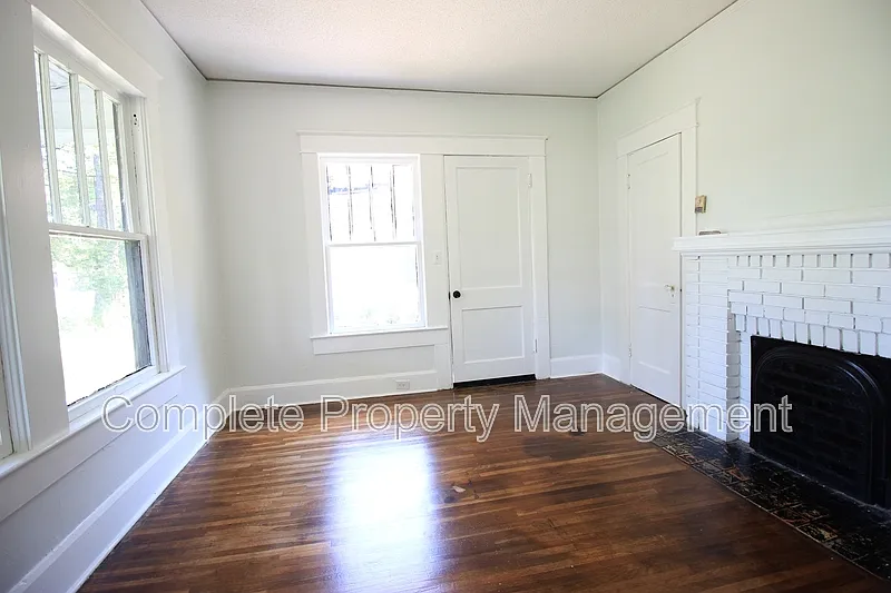 4 bed, 2.0 bath, 1420 sqft, $1,200 — Photo 3