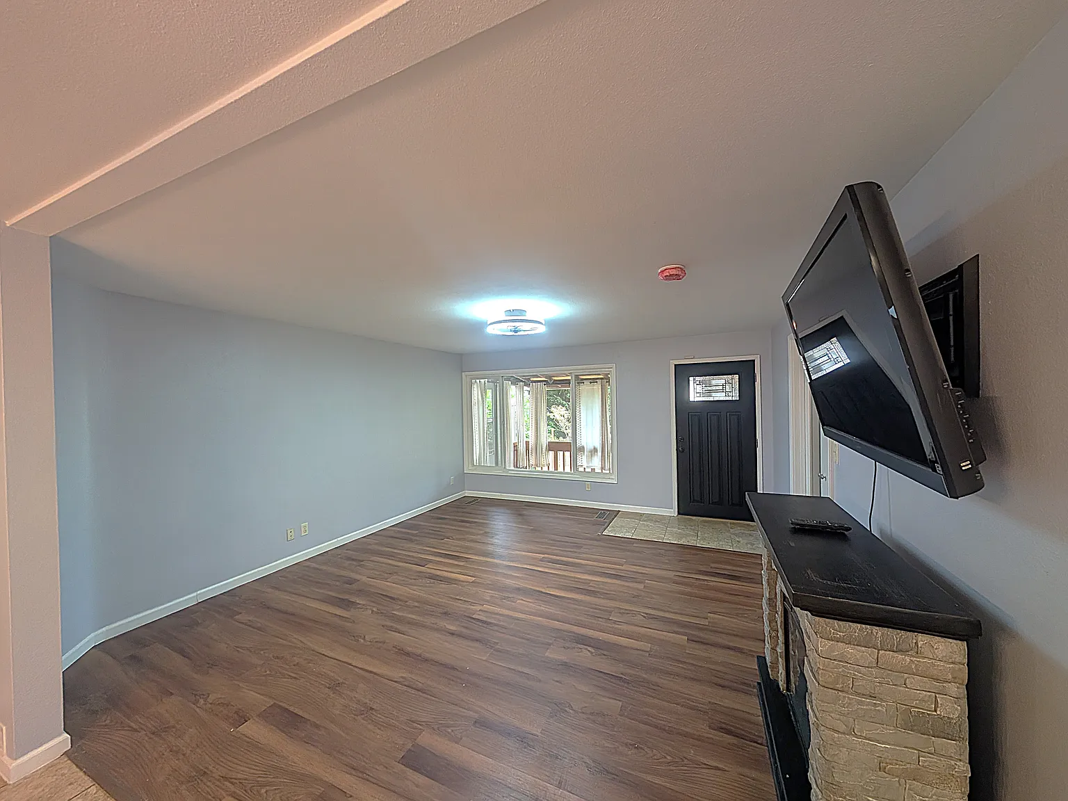 4 bed, 1600 sqft, $2,600 — Photo 4