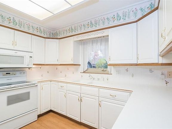 4th image of 2752 Woodmont Dr