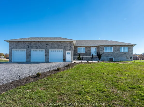 103 Hineman St, Kingston, ON K7L 0G2