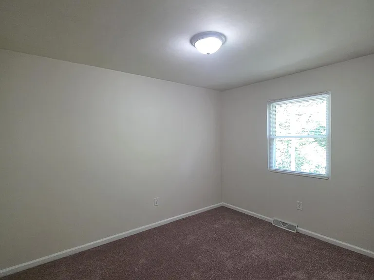 202 Marlou St — Photo 10