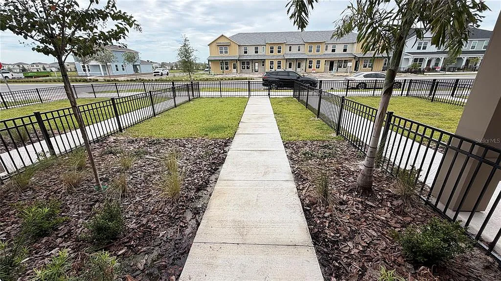 3 bed, 2.5 bath, 1553 sqft, $2,300 — Photo 3