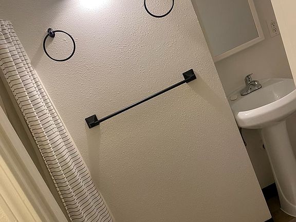 4th image of 400 W 11th Ave APT 4