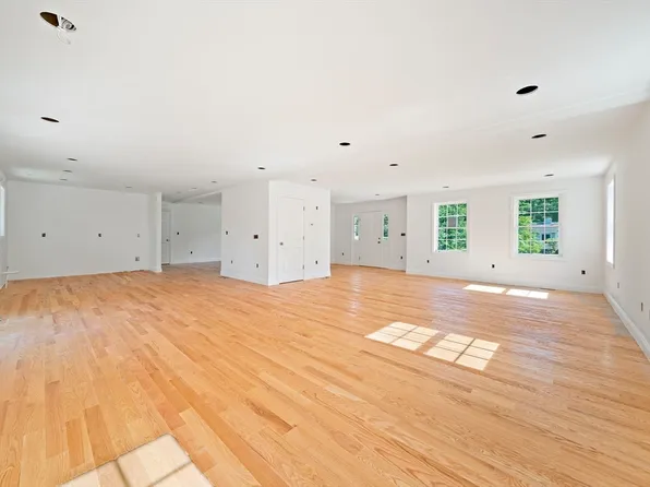 90 Liberty St, Randolph, MA 02368