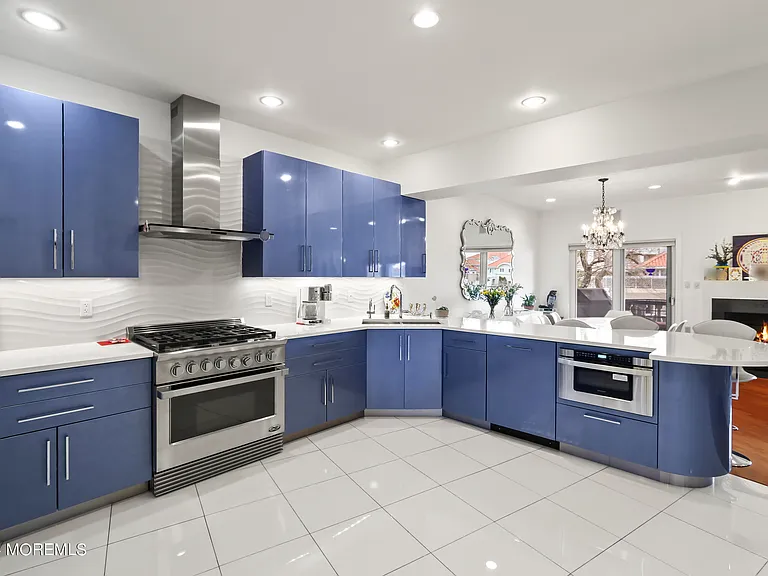 12 Riviera Dr — Photo 3