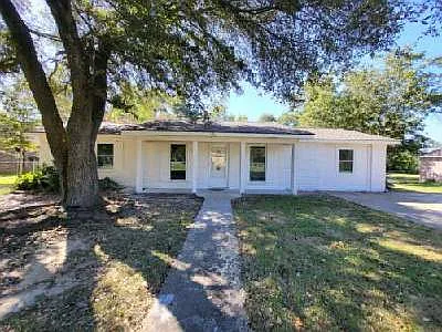 24 Hiwanee Dr — Photo 1