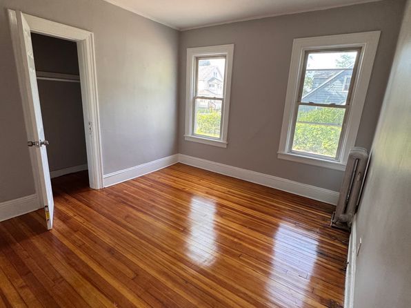 142 Miller St FLOOR 2