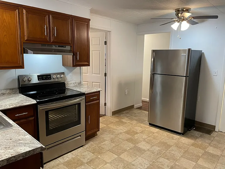 Stainless Appliances, Glass Top 5 Burner Stove, Lighted Ceiling Fan (Lighted Hallway to Bathroom and King BR)