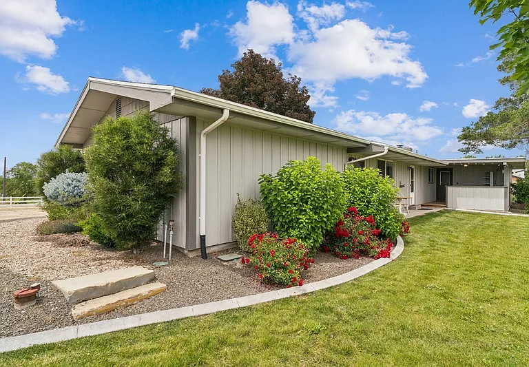 10996 Willis Rd — Photo 5