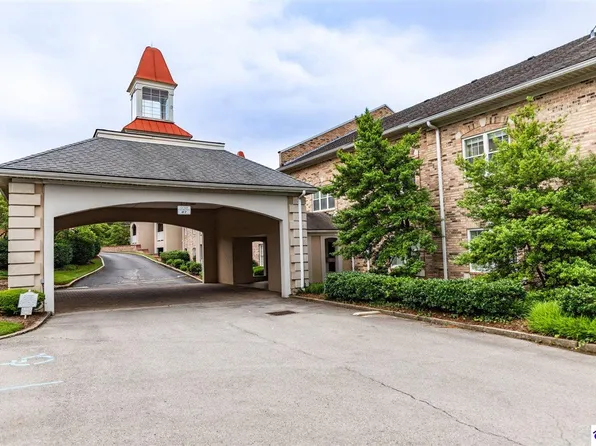 5601 Coach Gate Wynde APT 32, Louisville, KY 40207