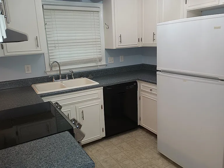 1202 Brookgreen Dr — Photo 9