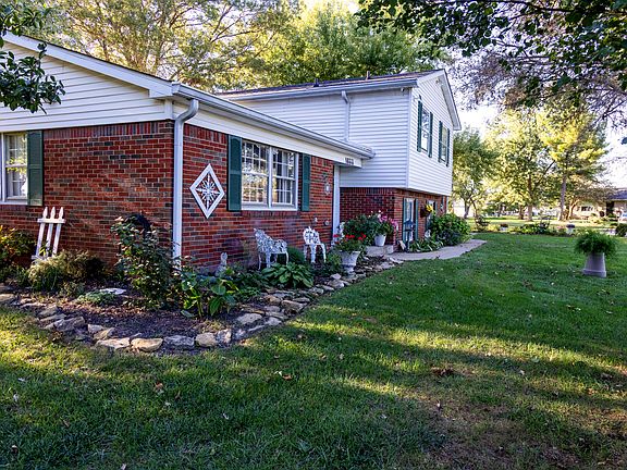 2nd image of 1033 W Tulip Ln