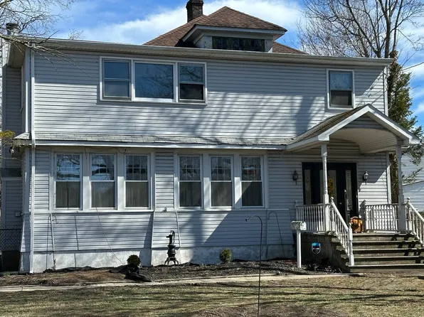 63 Udall Road, West Islip, NY 11795