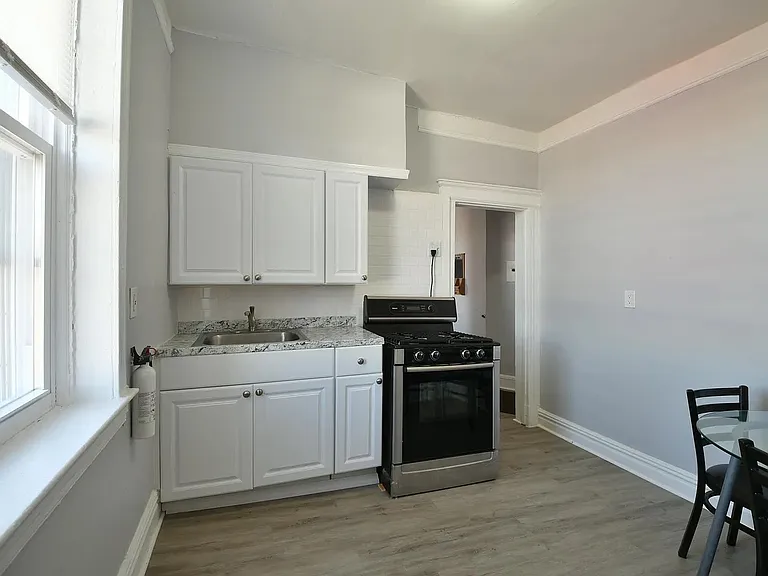 105 Franklin St #2 — Photo 6