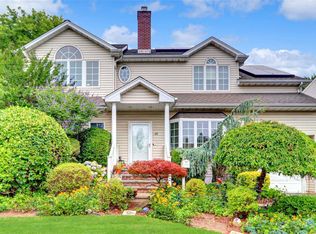 48 Chatham Rd, Hewlett, NY 11557