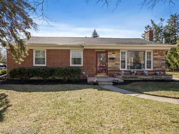 16261 Beverly Rd, Beverly Hills, MI 48025