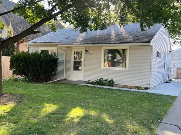 717 S 49th St, Lincoln, NE 68510