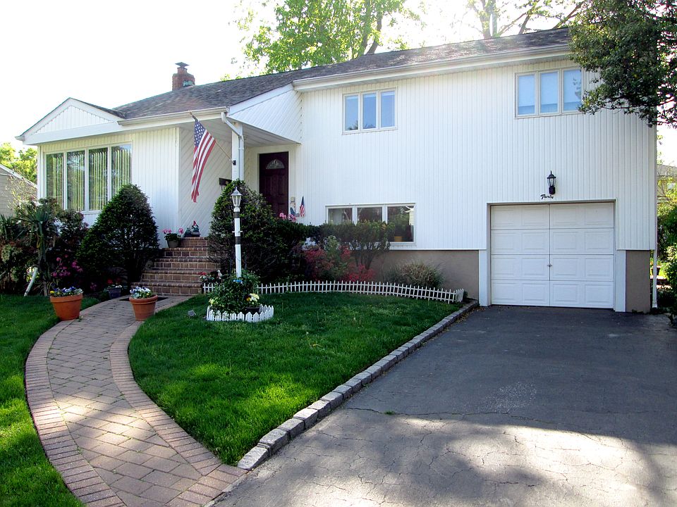 1st image of 30 East Dr