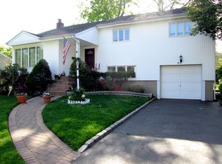 30 East Dr, Garden City, NY 11530