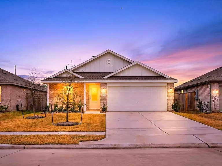 6523 Water Oak Green Ln — Photo 1