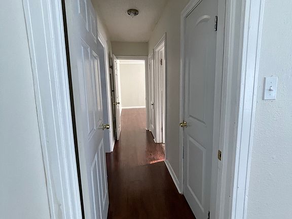 4th image of 206 W Wright Blvd