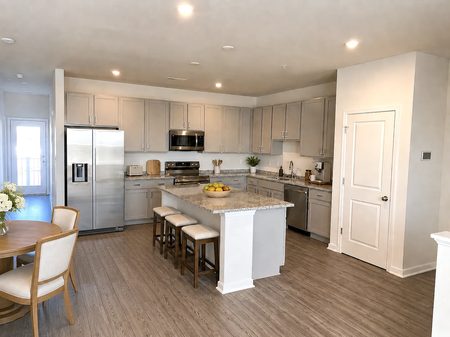 4 bed, 2500 sqft, $2,795 — Photo 3