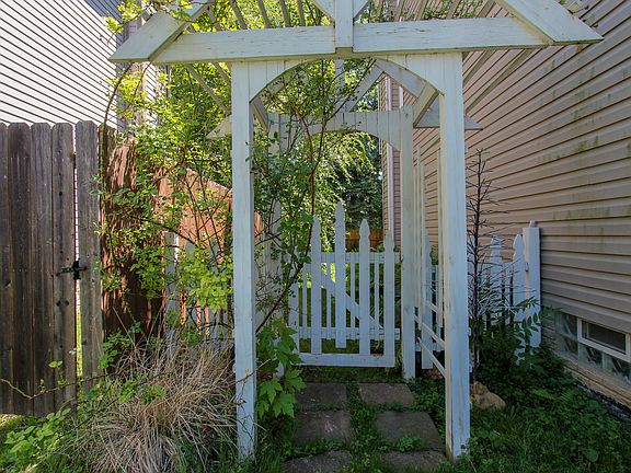 3rd image of 1731 Beechmont St