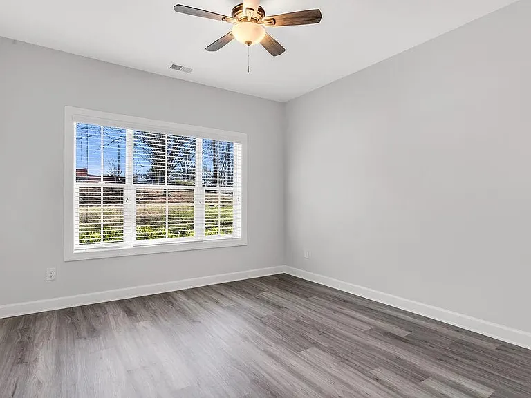 2761 Bell Dr SE — Photo 10