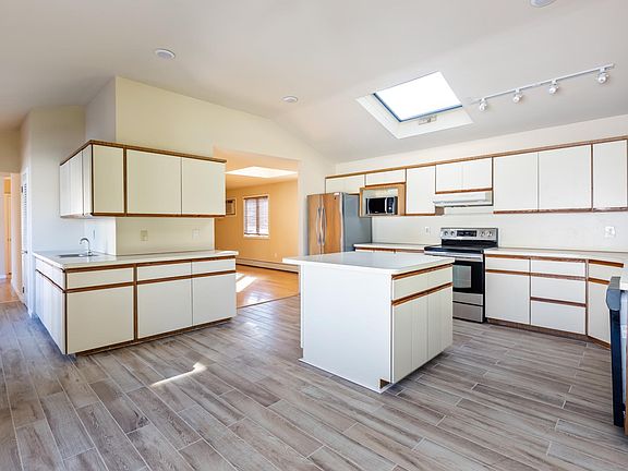 spacious eat In Kitchen second