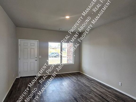 5th image of 9962 E Larry St