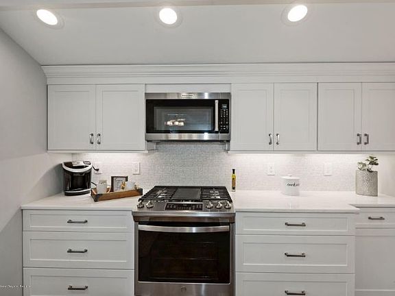 4th image of 58 Maplewood Dr