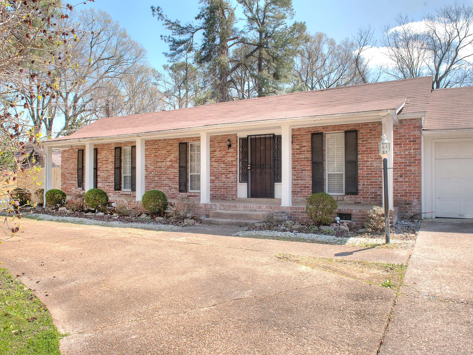 3 bed, 1800 sqft, $1,500 — Photo 1