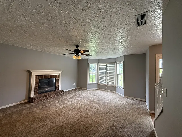 1190 Hunters Creek Ct — Photo 7