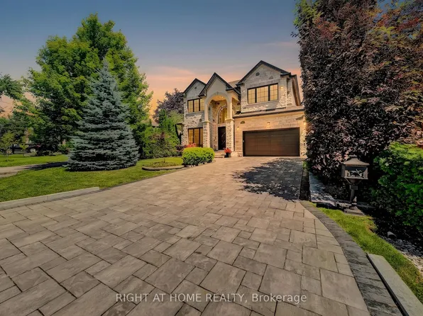 484 Avonwood Dr, Mississauga, ON L5G 1Y9