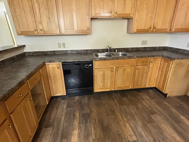 2730 W Lisbon Ave — Photo 3