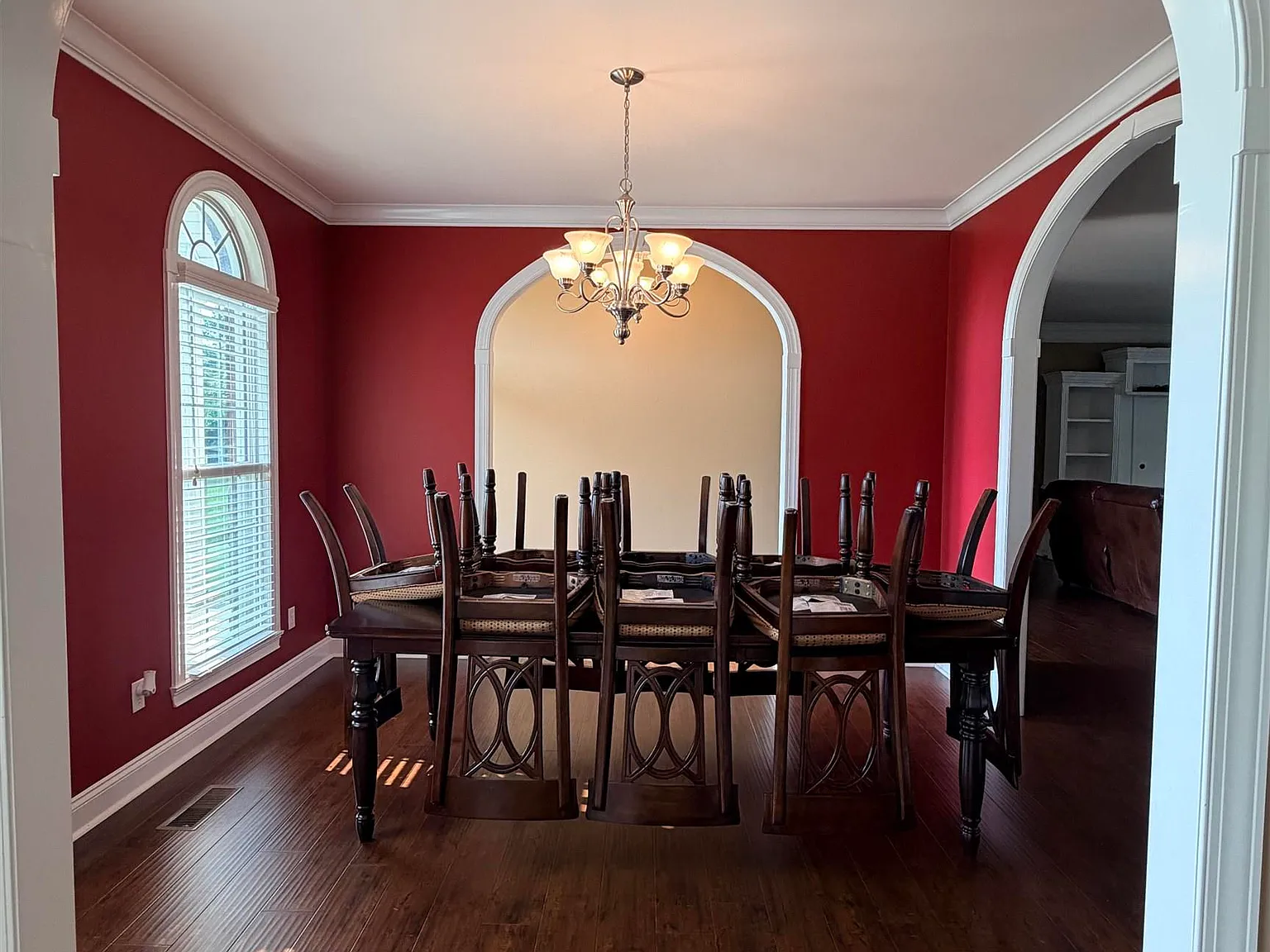 4 bed, 3.0 bath, 3848 sqft, $3,000 — Photo 4