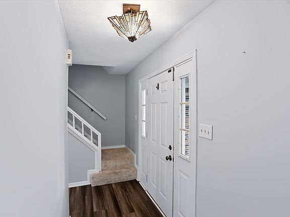4th image of 60 Waterford Ct