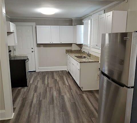 5th image of 1009 Holmes Ave